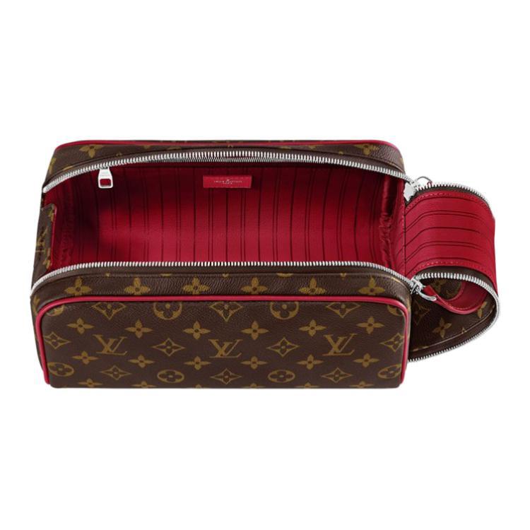 Louis Vuitton Necessaire Logo em Letra Fechamento com Zíper Bolsa de Higiene Pessoal em Couro Bolsa de Higiene Pessoal Masculina Marrom Avermelhado M12640