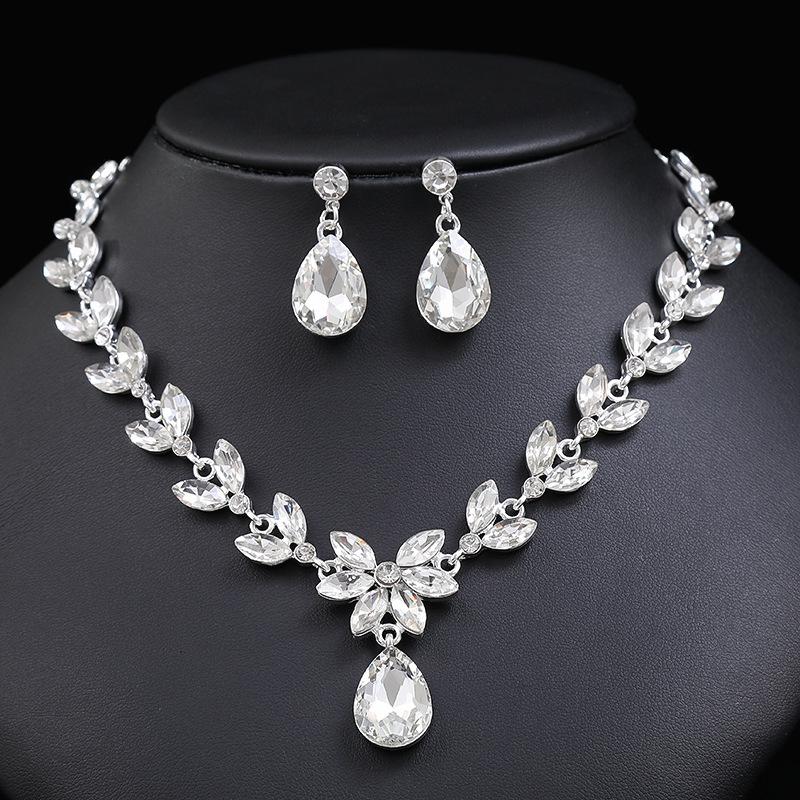 

Elegant Leaf-Shaped Necklace Set with Matching Earrings - Sparkling Beads & Intricate Leaf Design, Versatile Jewelry for Weddings, Parties, Wedding Je