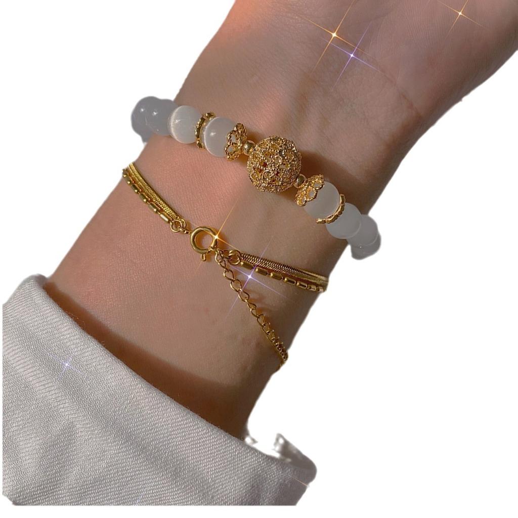 Niche White Cat's Eye Stone Bracelet Elegant and Minimalist Moonstone Bracelet for Women with a Natural Aesthetic