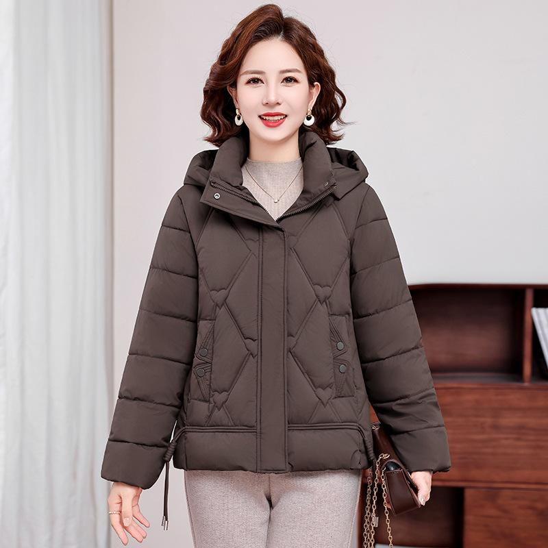 

Женская короткая ветрозащитная теплая зимняя куртка со съемным капюшоном 4XL кофейный