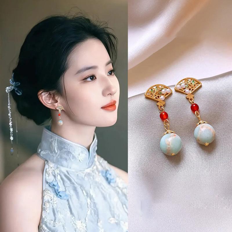 

Silver needle dripping oil fan-shaped pearl hollow Shoushan stone earrings new Chinese elegant stud earrings national style temperament versatile