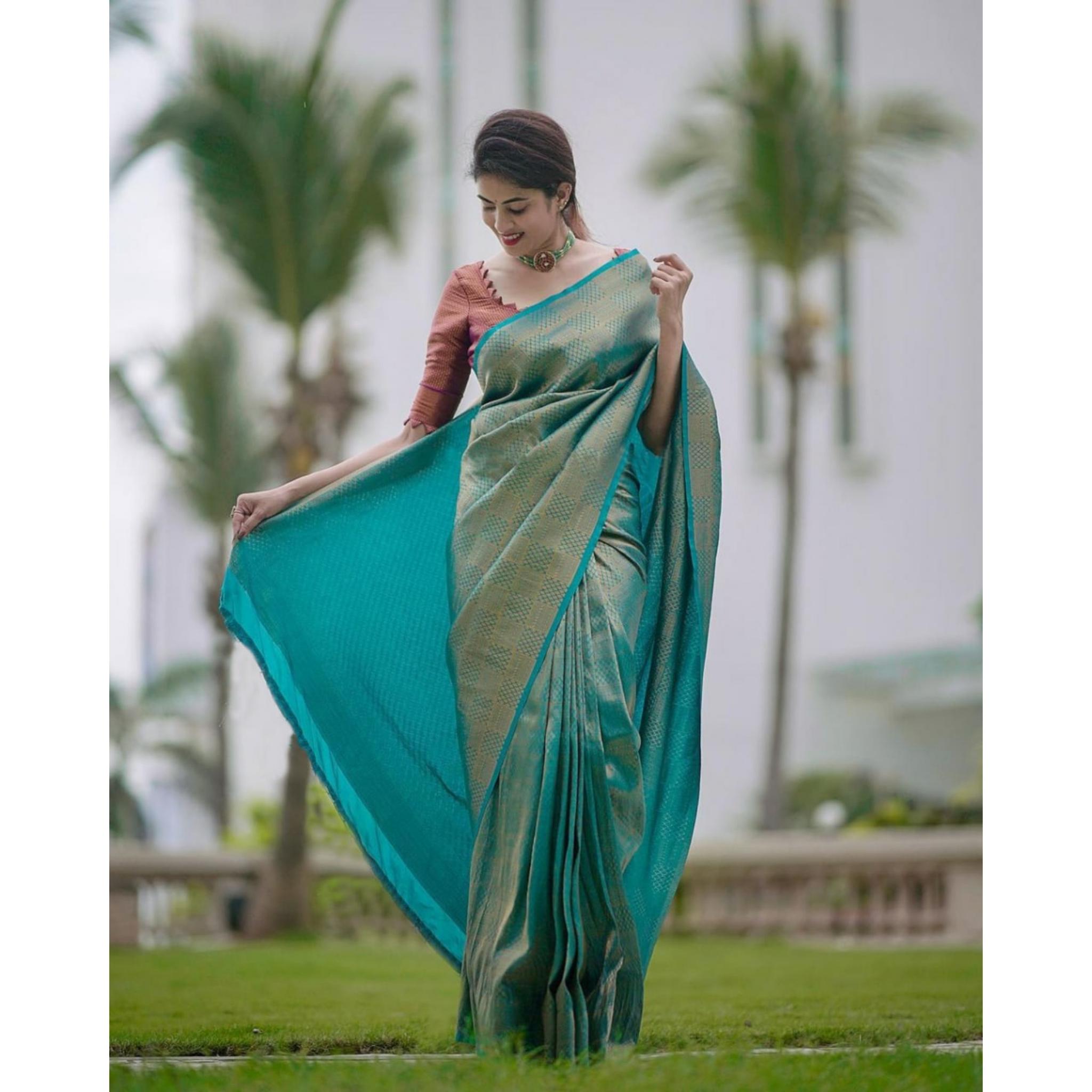 

Индийское традиционное мягкое шелковое сари личи с жаккардовым плетением