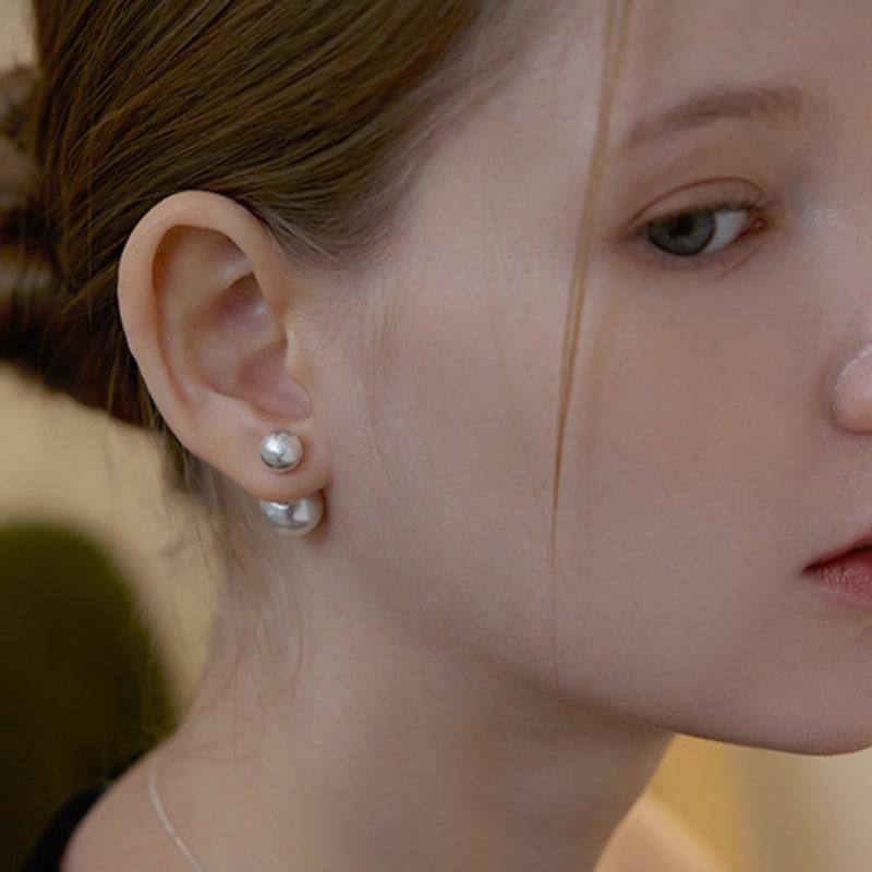 

Lewe Matt pearl clutch earring Silver