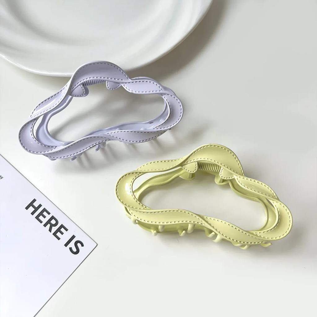 New Fashion Clouds Hollow Hair Claws Clip Women Striped Design Acrylic Hair Clamps Hairpins Barrettes Girls Hair Accessories