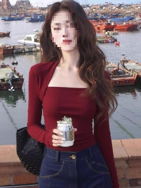 Versatile French Red Square Neck Slim Fit Long Sleeve Top for Early Autumn