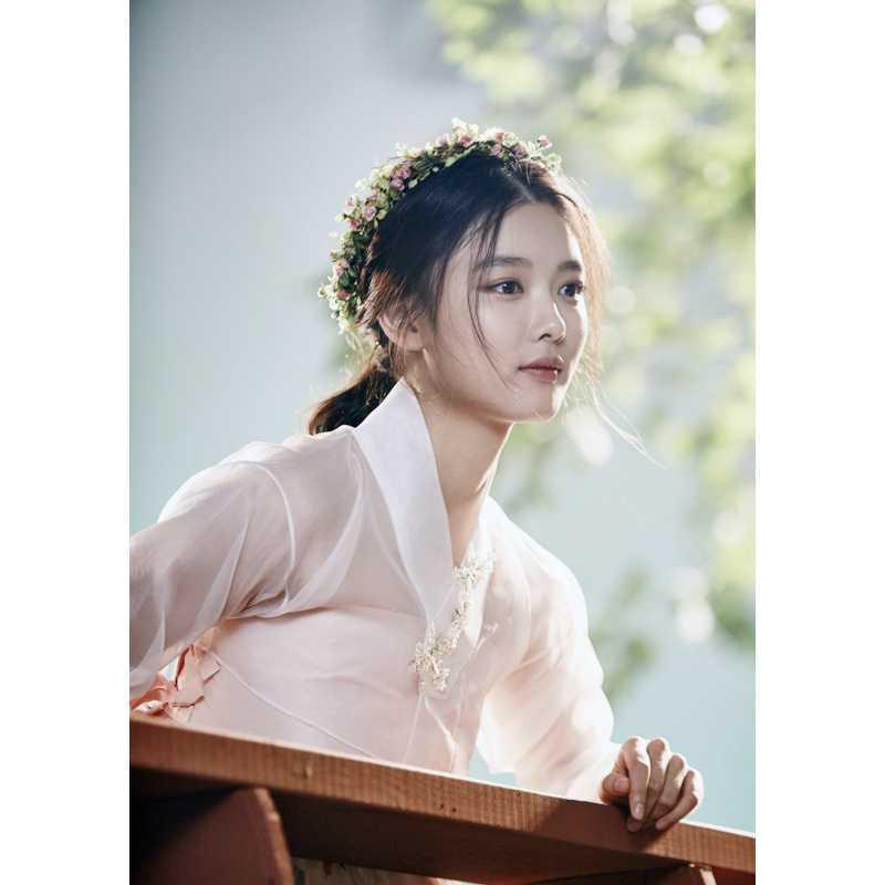 Free Shipping Korean Star Posters: Kim So-hyun, Kim Yoo-jung, Kim Sae-ron - Female Stars Decorative Wall Art with Frame Yellow Kraft Paper (No Glue) 30X42 cm