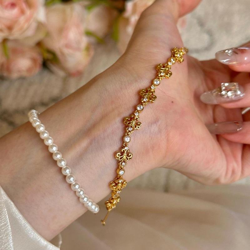 

Французский Ретро Дворцовый Стиль Двухслойный Браслет с Острием Бриллианта Ирис Легкая Роскошь Высокий Класс Изысканный Нишевый Дизайн Универсальное Ювелирное Изделие