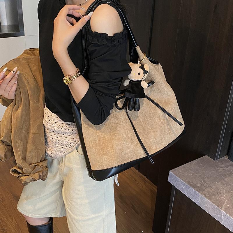 Autumn and Winter New Commuting Large-capacity Tote Bag 2025 Women's Casual Simple and Versatile Ins Shoulder Bag
