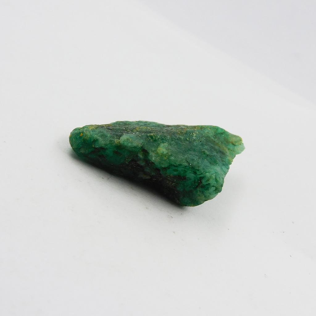 Natural Green Emerald Loose Gemstone Uncut 44.15 ct for Lapidary and Gem Collections