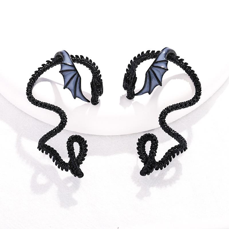 New personalized flying dragon ear clips, niche fashionable retro design, no ear piercings, wearing men's and women's advanced ear clips