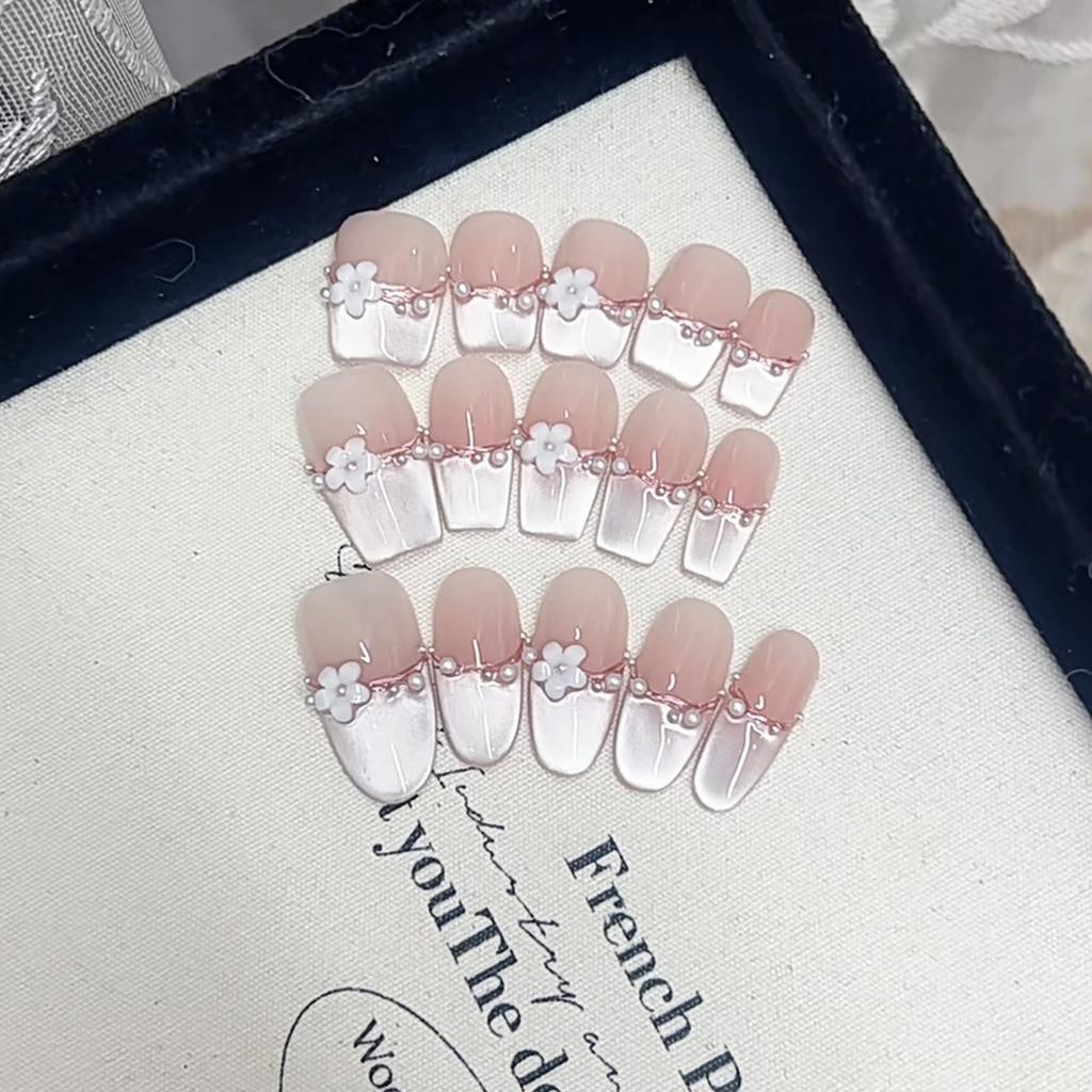 Hand-woven Armor Fore Spring Cat Eyes Flash Pure and Sweet Temperament Whitening Nail Patch