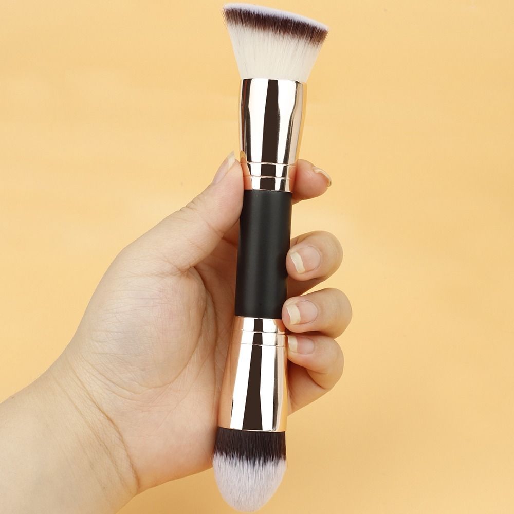 

Dense Bristle Loose Powder Brush Soft Hair Foundation Brush Portable Blush Brush Women style 1