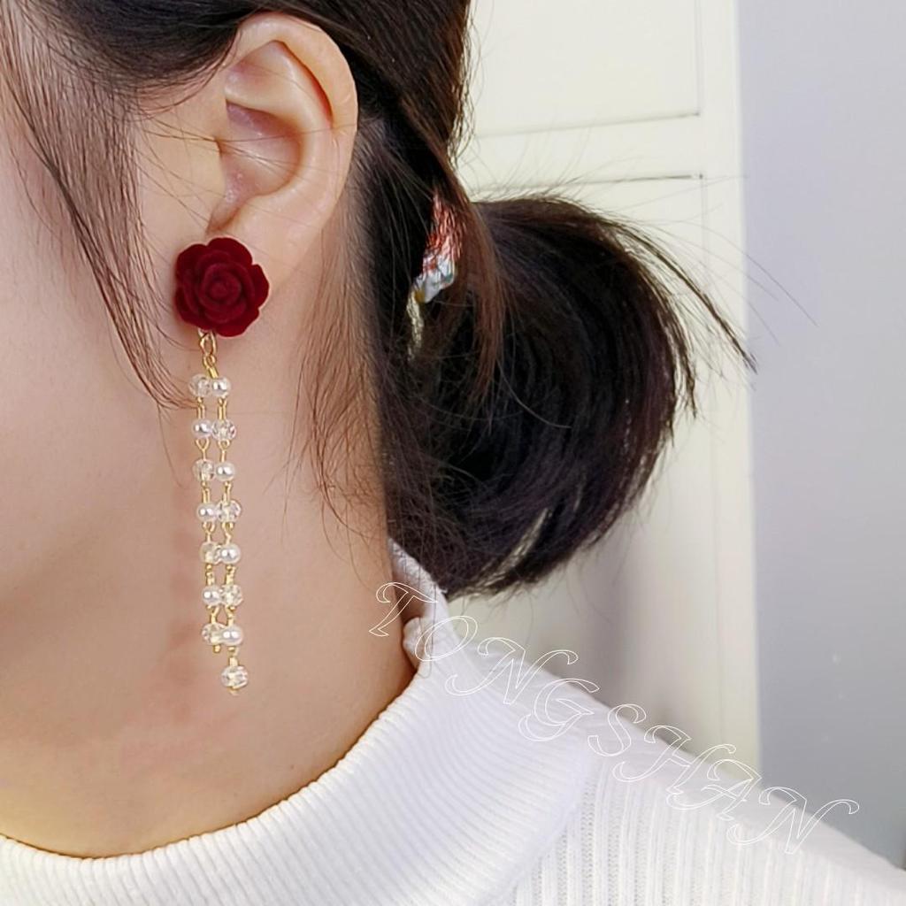 Cercei eleganți cu ciucuri și fundă roșie - Colecția de toamnă/iarnă pentru femei