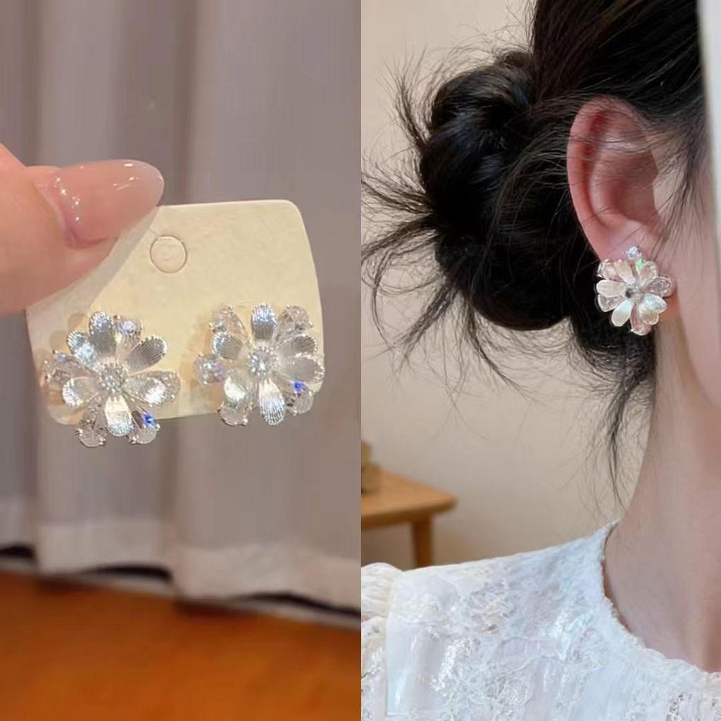 Korean Crystal Butterfly & Pearl Earrings - Elegant, High-End Fashion Accessory for Women