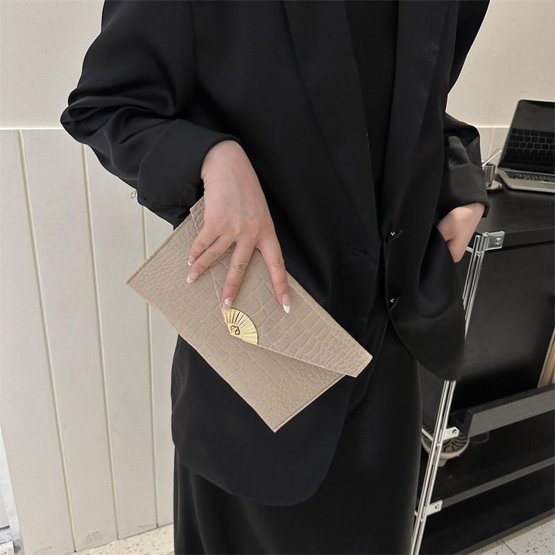 Stylish Vintage Fashionable Handheld Clutch Purse Trendy Envelope Bag For Women In Black Green Khaki Or Fuchsia Colors