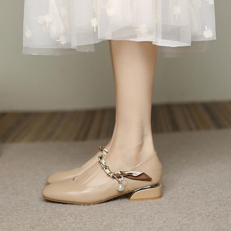

Soft Leather Girls Shoes Without Grinding Feet Lightweight 2 Cm Low Heel Small Xiangfeng Shallow Mouth Square Toe Mary Zhen Shoes Single Shoes 35