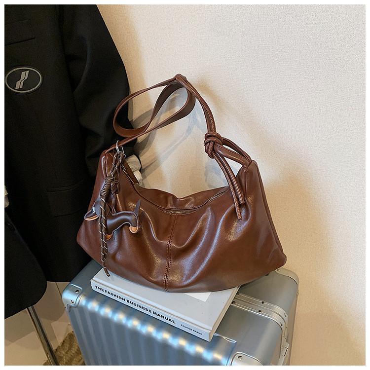 IELGY Soft Leather Retro Large-Capacity Bag Autumn Winter All-Match Commuter Cross-Body Dumpling Bag