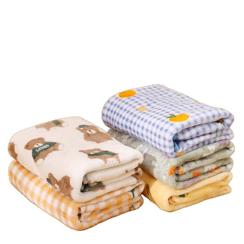 Coral Fleece Winter Blanket for Pets - Cozy Quilt for Dogs and Cats