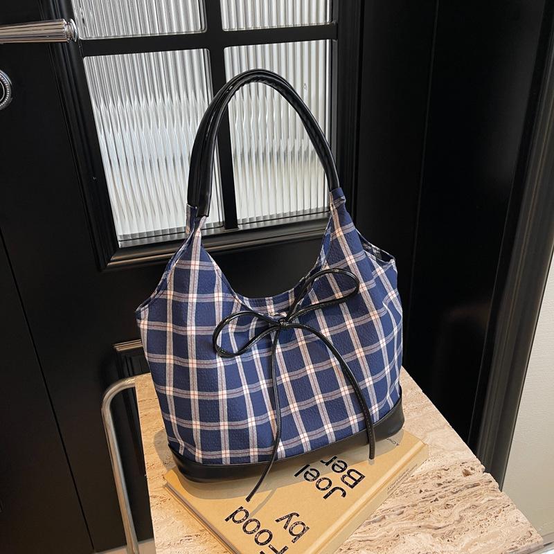 Nylon Plaid Large-capacity Bag Women's 2024 Summer New Shoulder Underarm Bag Versatile Commuter Portable Bucket Bag