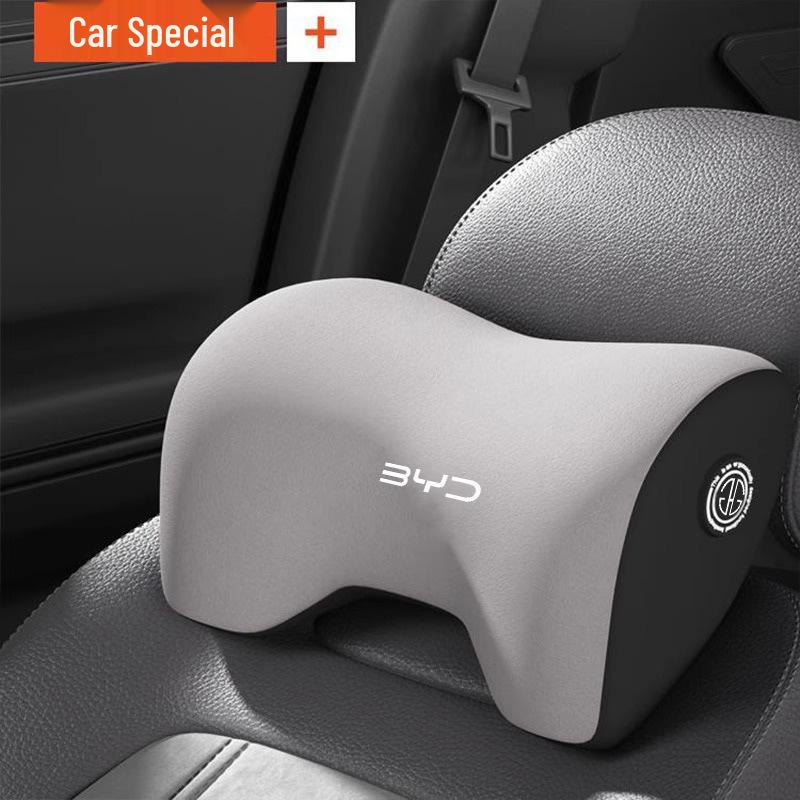 Příslušenství pro vozy BYD: Opěrky hlavy, Bederní opěrky, Polštářky a Chrániče krku pro modely Qin Plus, Song Pro, Seagull, Seal, Han.