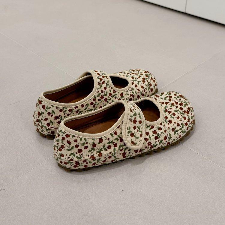

Retro round head bread shoes women s 2025 spring new flat bottom Velcro shallow mouth soft bottom flat bottom Mary Jane single shoes 40