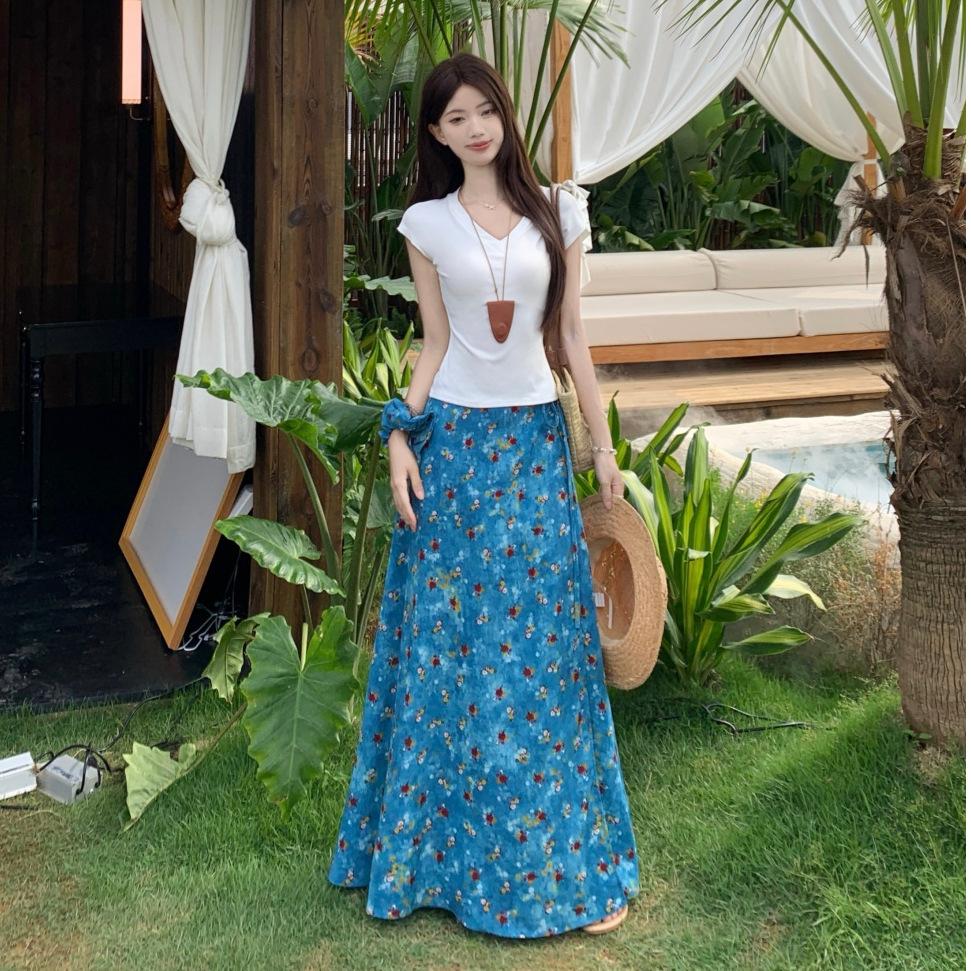 Fashion suit White V-neck short-sleeved T-shirt Women's summer new high-waisted and thin floral skirt two-piece set