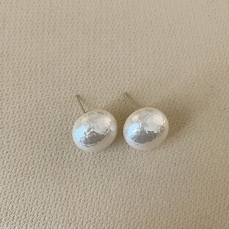 French Retro Irregular Pearl Stud Earrings Women'S Simple High-End Personality Fashion Temperament Versatile Earrings