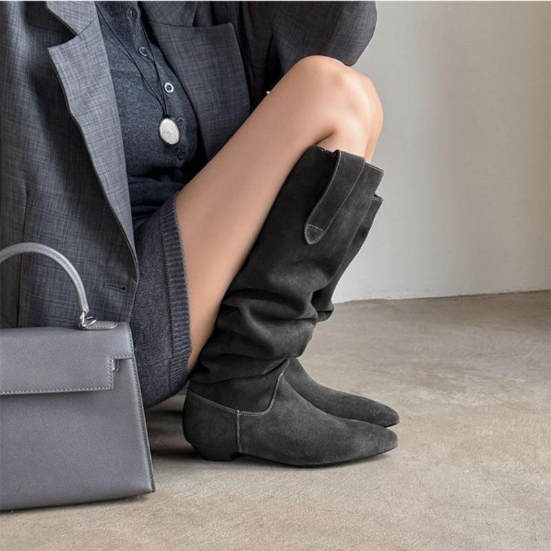 New Style Retro Pleated Pointed-toe Boots with Tube-shaped Low Heels - Versatile Women's Shoes