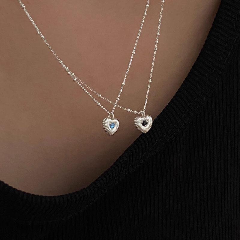Vertical Diamond Inlaid Mini Love Necklace with Versatile Heart Shaped Zircon Collarbone Chain