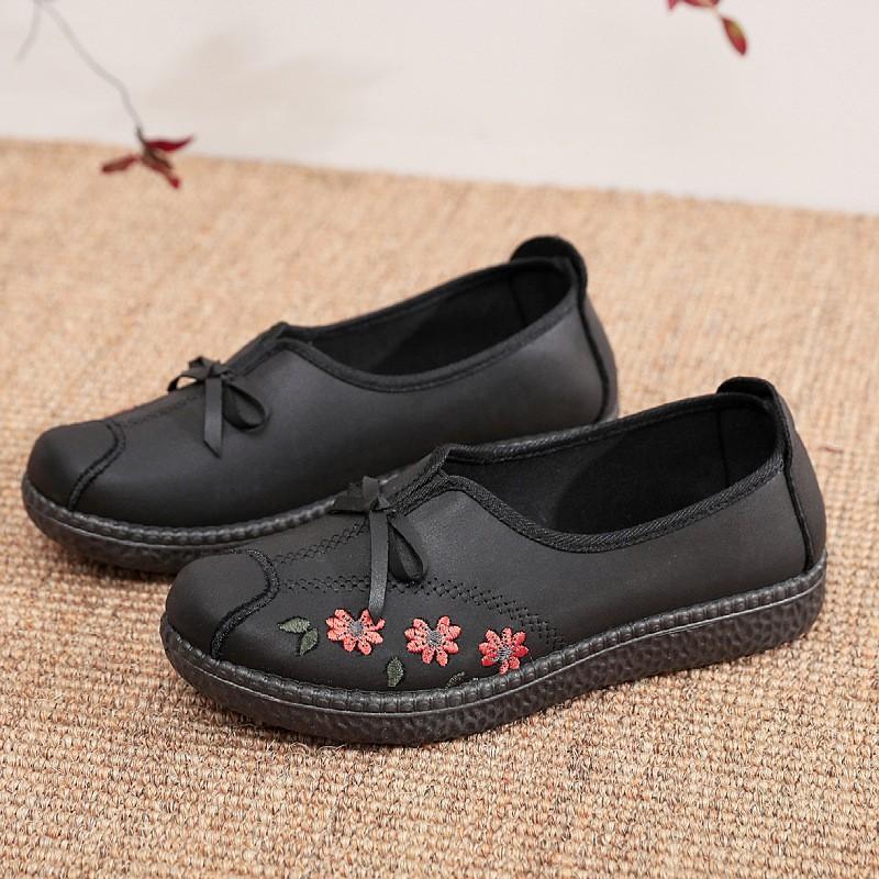 

New shallow single shoes are breathable and not stuffy in summer, with soft soles and light feet. Cloth shoes, cloth shoes. 41