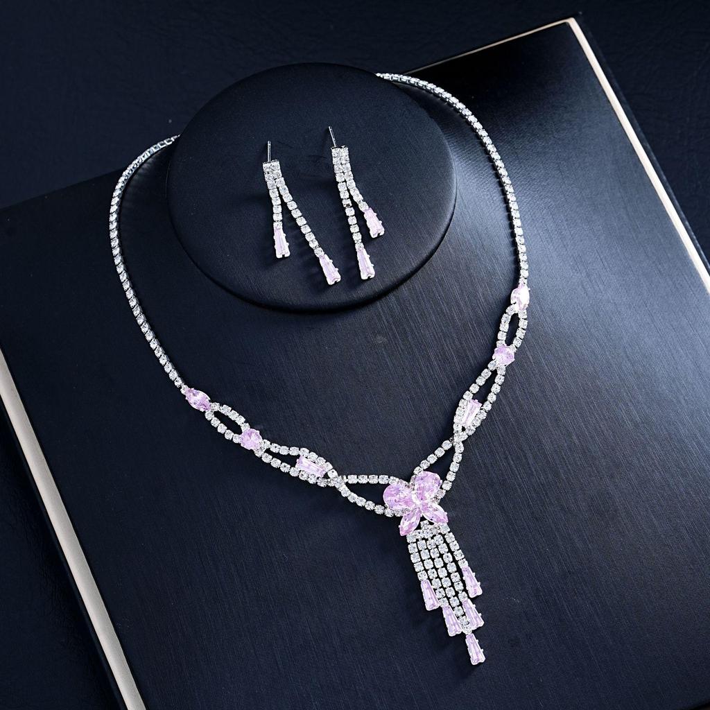 European American Bridal Rhinestone Jewelry Set: Three-Piece Necklace, Earrings, and Claw Chain for Banquets