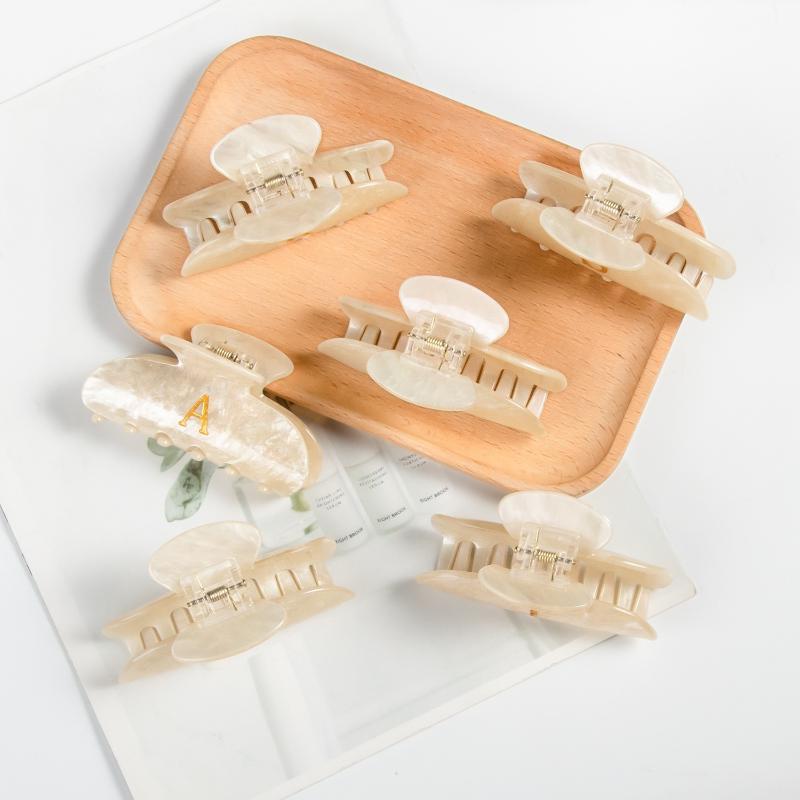 Creative Design 8.6Cm Cream-Coloured Letter Hair Clip Simple Acrylic Shark Clip Hair Accessories For Temperament Girls