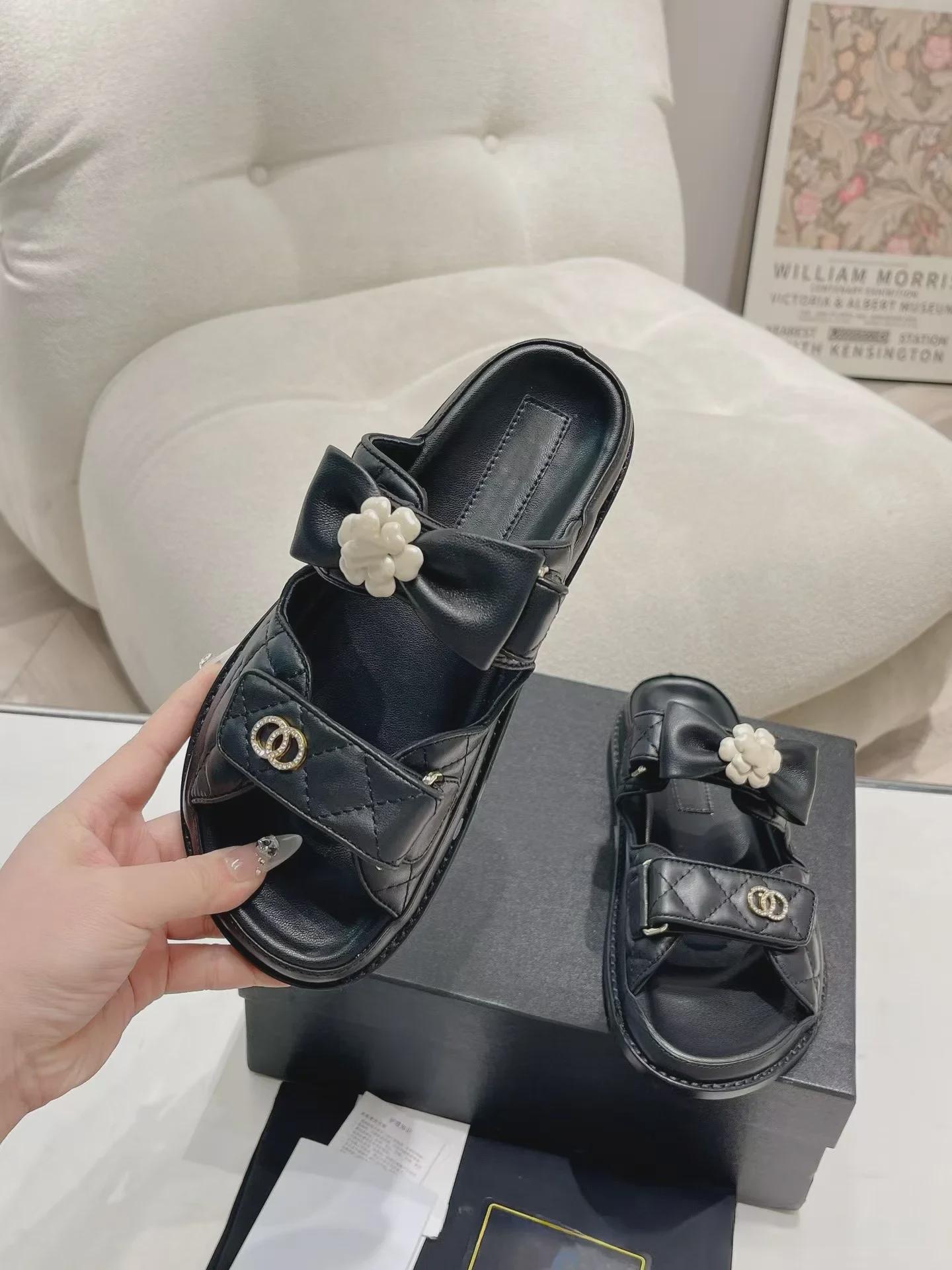 

Женские летние босоножки цвета желе на толстой подошве Camellia: Лакированная кожа, двойной ремешок, маленький флакончик для духов 37 чёрный