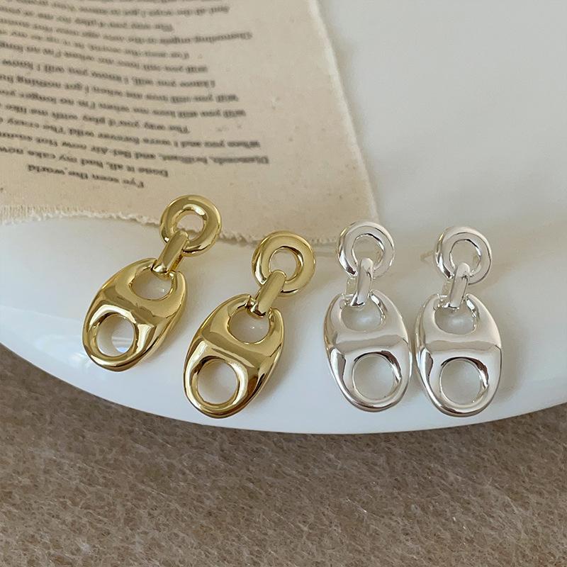 Pig Nose Metal Stud Earrings Female Niche Design Sense High-End Exquisite Fashion Commuting Simple Versatile Earrings