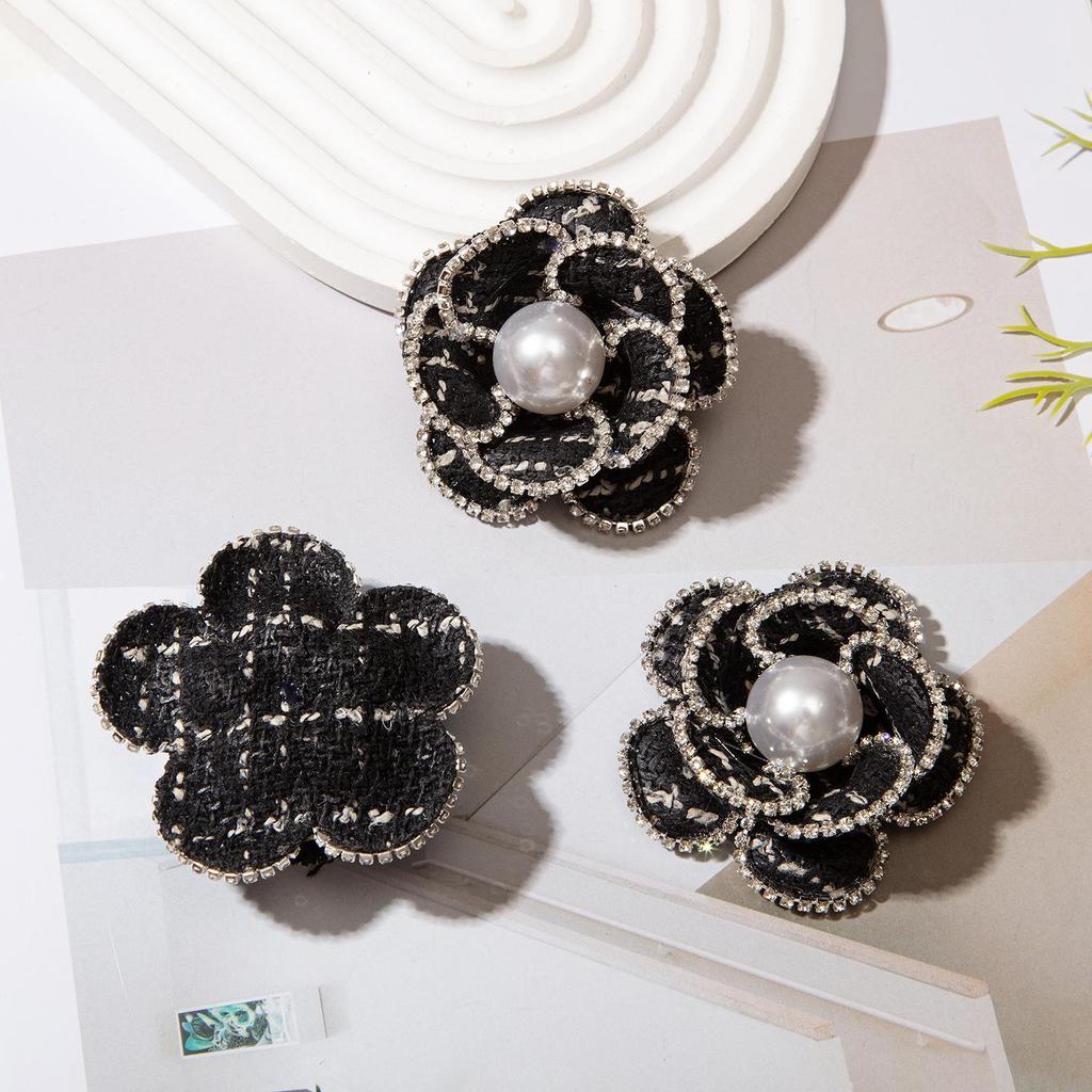 Handmade Korean Camellia Brooch: Elegant Women's Fashion Pin