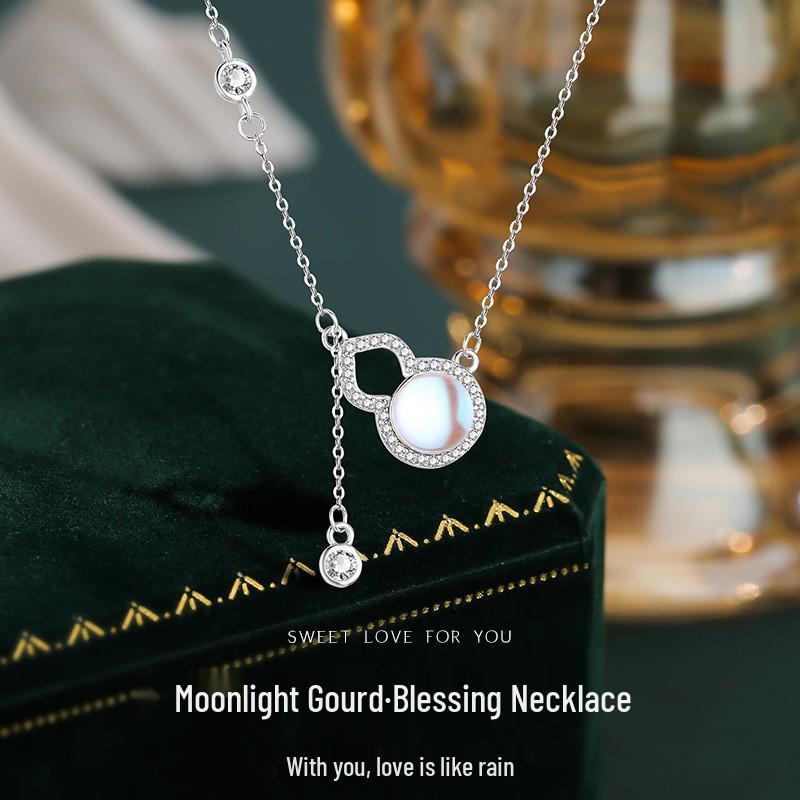 

Iridescent Moonstone Gourd Pendant Necklace - New Chinese Style, Niche Design, High-End Clavicle Chain