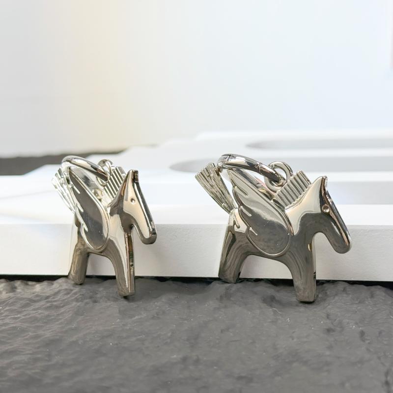 Exquisite Alloy Horse Keychain Pendant For Ladies  Pegasus Bag Lock Ornaments Creative Bag Decoration Accessories Gifts