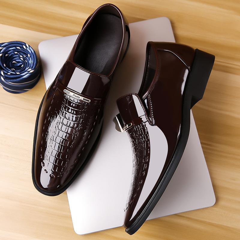 Designer New Men's Crocodile Pattern Metal Button Flats Shoes Moccasins Wedding Prom Homecoming Slip On Loafers Zapatos Hombre