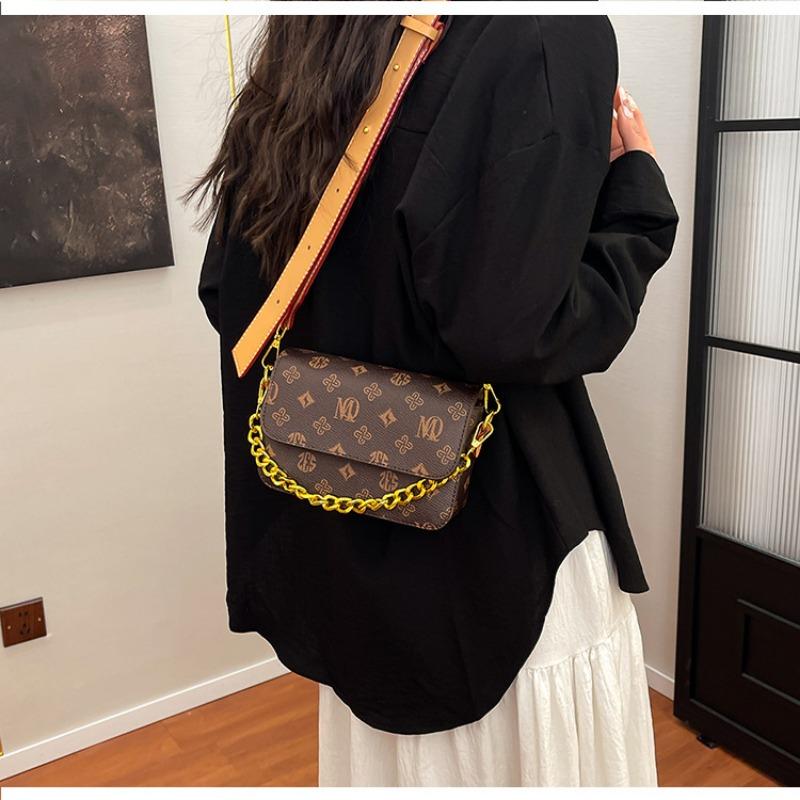 Small bag women's summer versatile new fashion broadband messenger bag casual chain small square bag