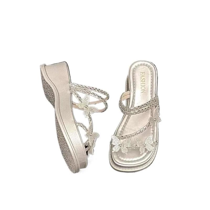Fashion Outdoor Fashion Slippers 2025 Summer Concise New Women’s Thick Sole Crystal Butterfly Sandals Round Toe for Beach Shoes Female