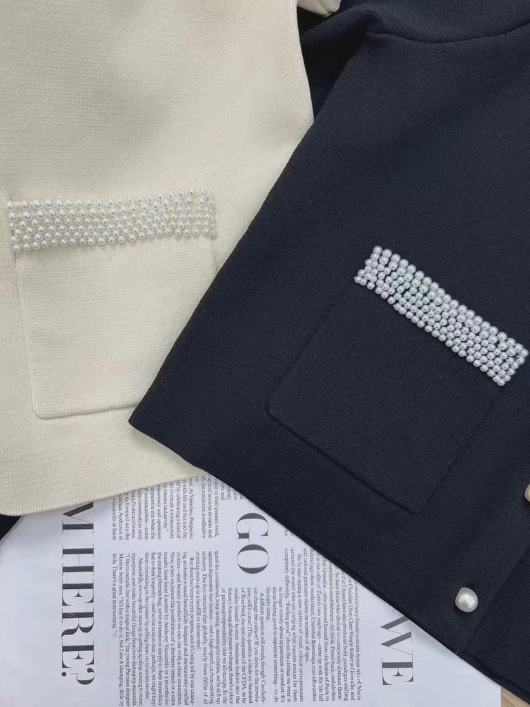 Håndlaget fransk perleskjørt - Elegant vårstil med plissert kant for et chic utseende.