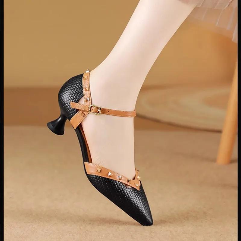 Damenschuhe Damenmode Süße Spitze Nieten Quadratischer Absatz Schuhe Damenschuhe Lady Cool Schwarze Lederschuhe ga615