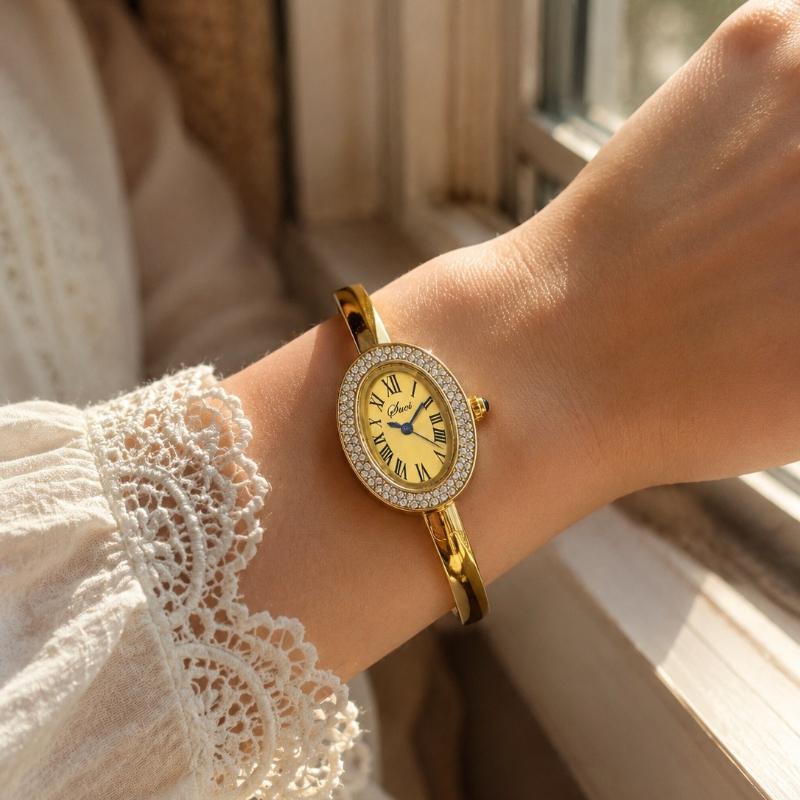 New Luxury Elegant Women' Bracelet Wrist Watch Classic Vintage Roman Numeral Rhinestones Quartz Watches for Ladies Montre Femme