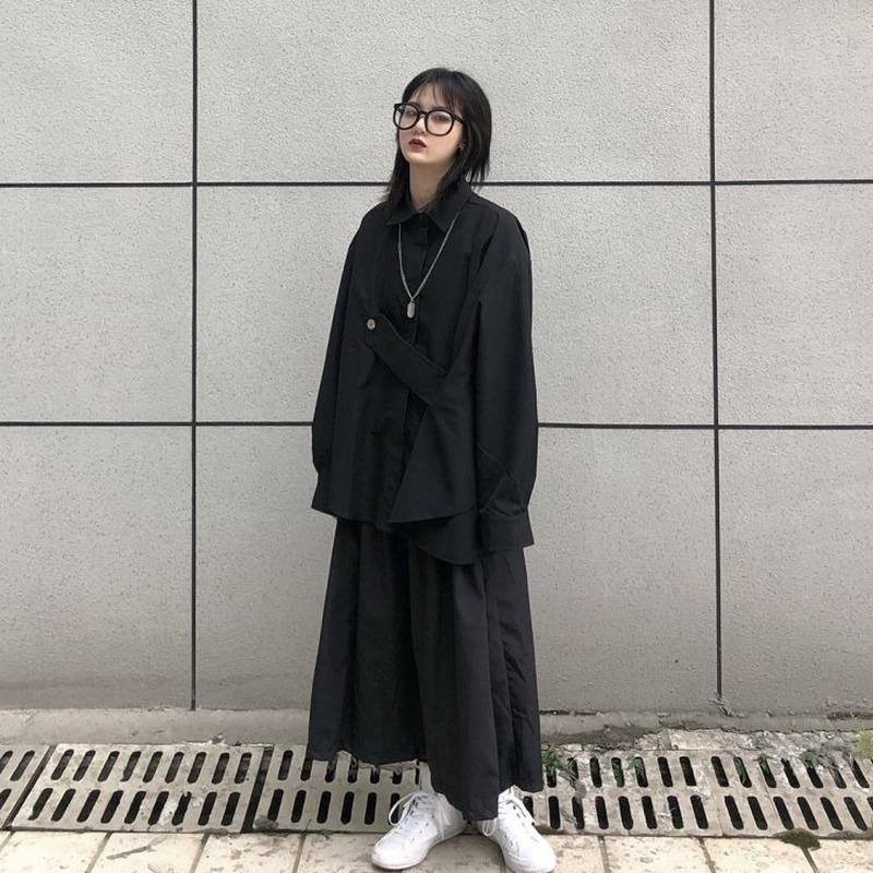 Camicetta da donna asimmetrica stile giapponese Top streetwear punk cool camicia nera oversize manica lunga abbottonatura abiti alternativi