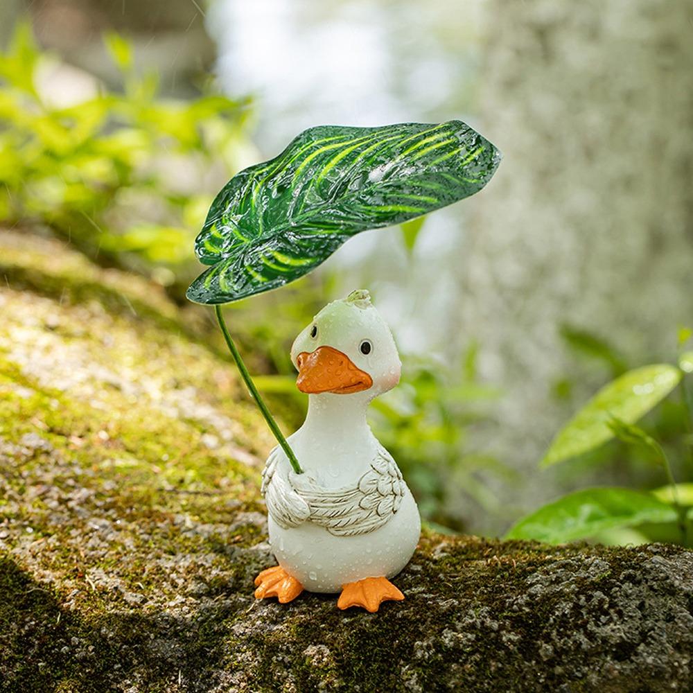 Handmade Leaf Duck Figurine Cartoon Garden Animal Statue  Indoor Outdoor