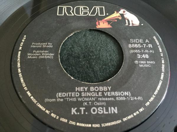 

7-дюймовая пластинка K.T. ОСЛИН Эй, Бобби, Куда Идти Женщине 88657R RCA 1988 Канада КантриФолк Б/у