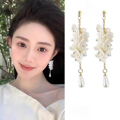 Imitation Pearl Flower Earrings Light Luxury High-end Sense Niche Exquisite Earrings Fashion Gentle Design Sense Earrings Women