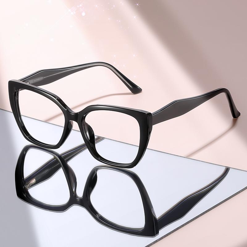 New Model Chic Cat-Eye Glasses: Transparent Frame with Two-Tone Accents, Fashion Eyewear for Women