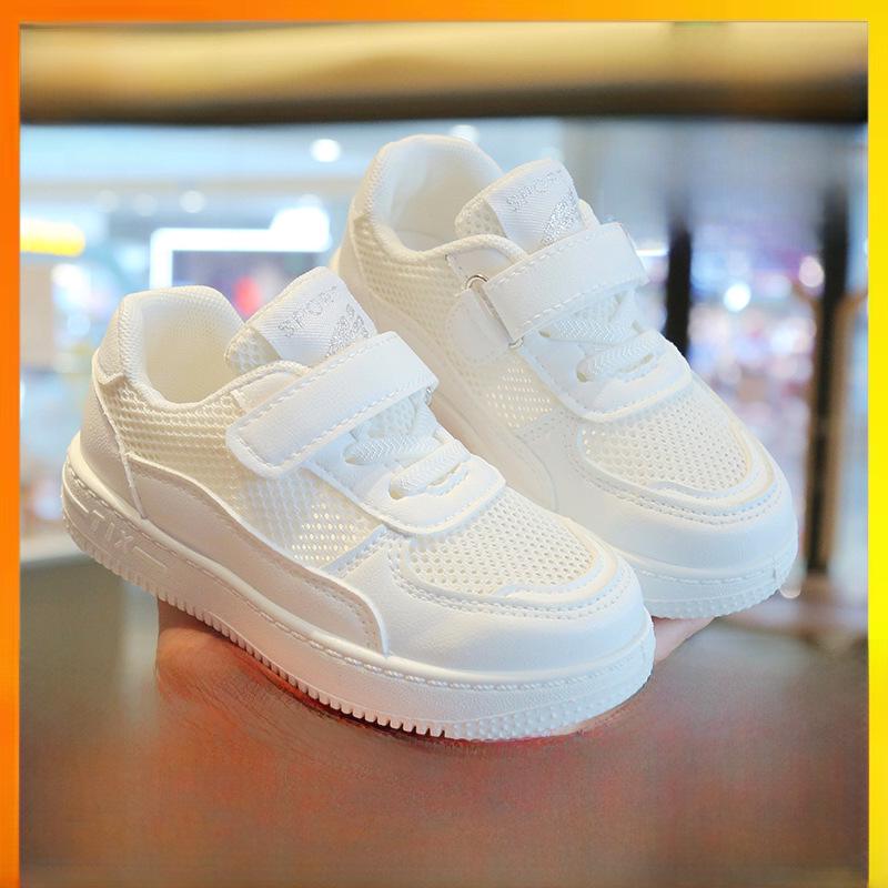 2025 Letnie dziecięce oddychające białe siateczkowe buty sportowe: Chłopięcy projekt Hollow i styl dziewczęcy