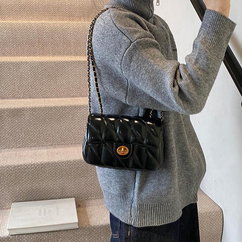 2025 autumn and winter new diamond chain retro women's small fragrant wind bag small square bag trendy messenger bag single shoulder women